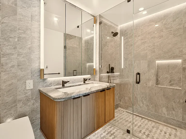 400 W 38th St #5GN — Photo 20