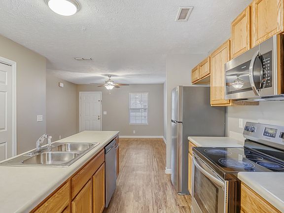 4th image of 1437 Westview Dr