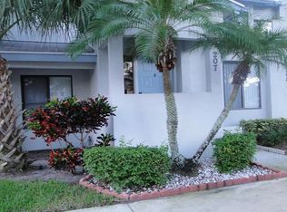 207 Harbour Pointe Way, Greenacres, FL 33413