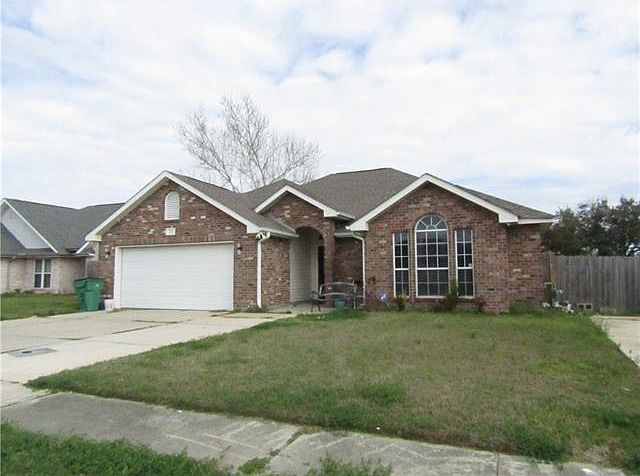 1st image of 10 Ridgewood Dr