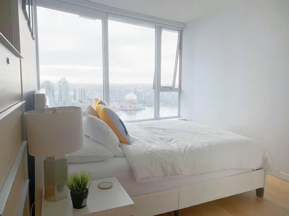 689 Abbott St #2903, Vancouver, BC V6B 0J2