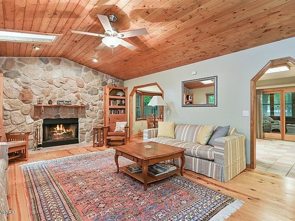 3rd image of 16040 Greenwood Ave