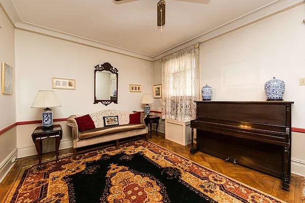 Sold by REMAX Elite | media 6