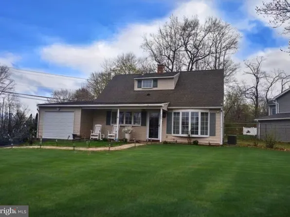 700 Ashdale Rd, Morrisville, PA 19067