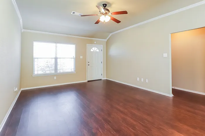 3 bed, 2.0 bath, 1500 sqft, $1,625 — Photo 4