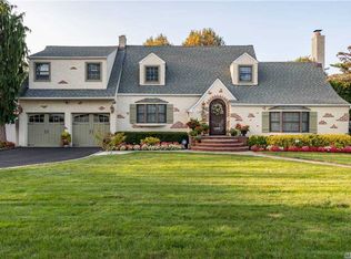 34 Albemarle Rd, Westbury, NY 11590
