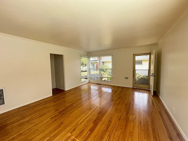 226-232 W Mason St — Photo 3