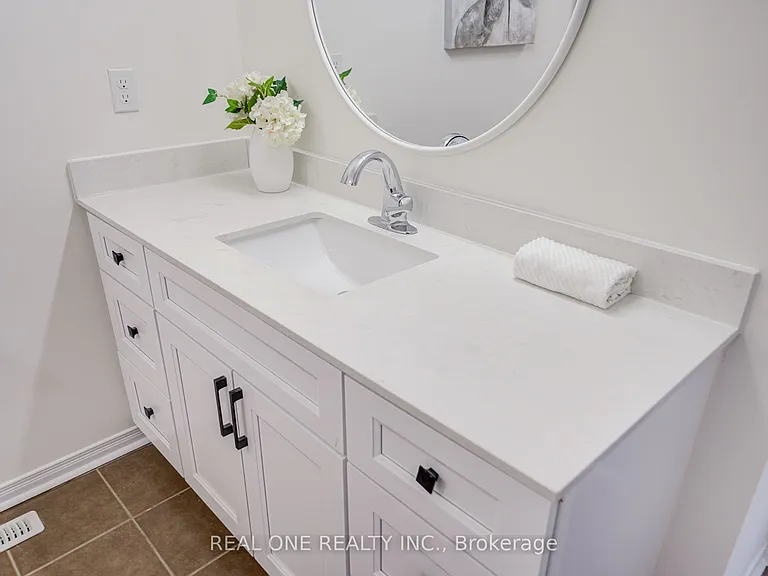 65 Westcliffe Cres — Photo 30
