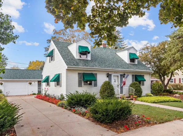 2719 Oakwood Ct, Appleton, WI 54911
