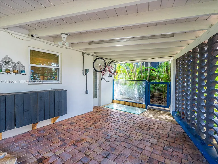 1930 NW 32nd Ct — Photo 3