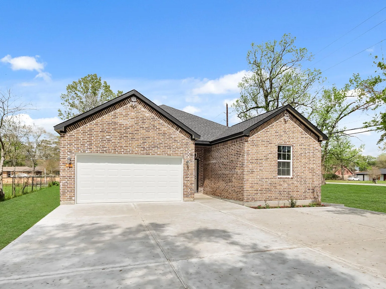 3 bed, 2.0 bath, 1592 sqft, $1,700 — Photo 4