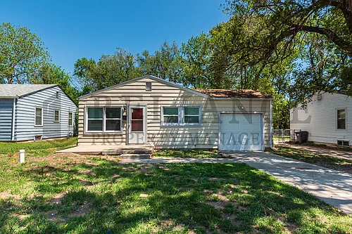 1122 S Quentin St Photo 1