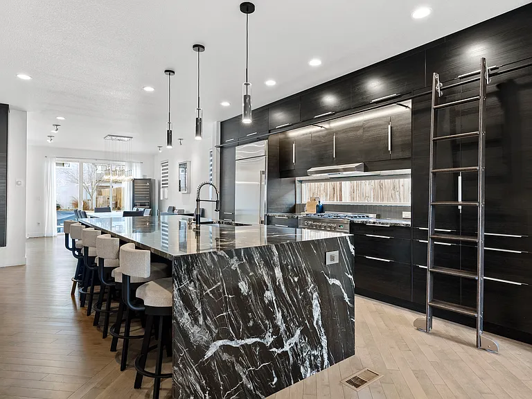 2037 N Hooker St #L — Photo 11