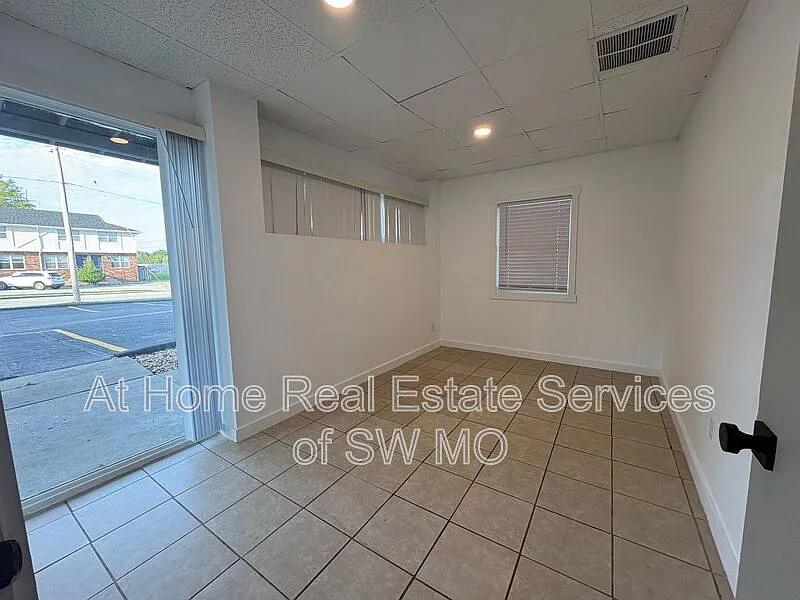 3 bed, 1.0 bath, $980 — Photo 4