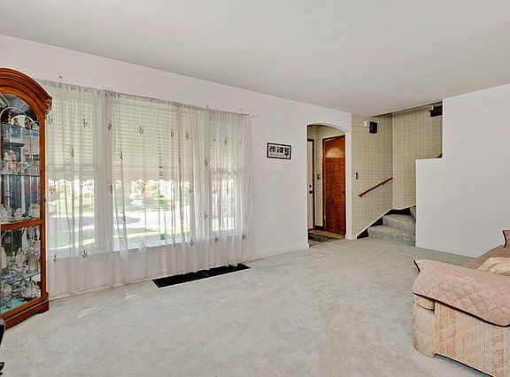 3rd image of 3721 N Pioneer Ave