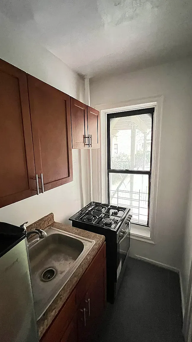 2100 Bronx Park East — Photo 3