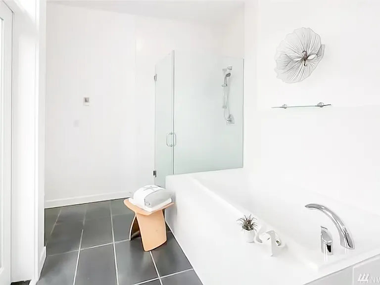 1826 E Yesler Way — Photo 10
