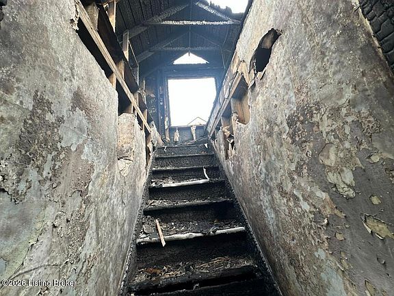 5th image of 1624 Hemlock Ct