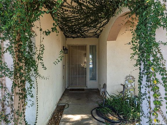 4th image of 955 Peacock Dr