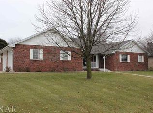 109 E 9th St, Chenoa, IL 61744