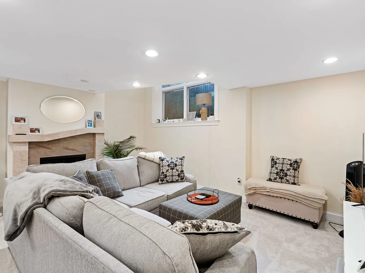 2 bed, 1.5 bath, 1368 sqft, $2,700 — Photo 3