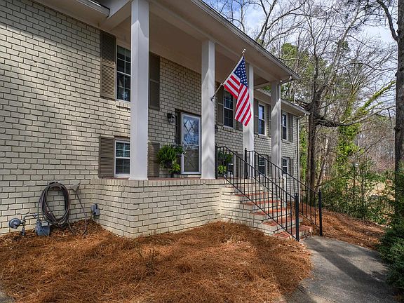 4th image of 2361 Garland Dr