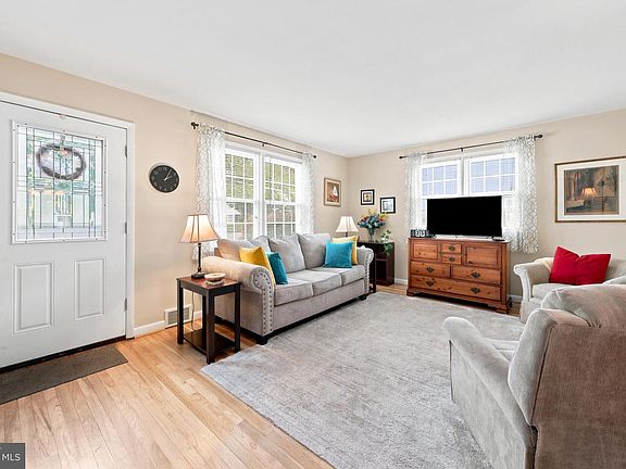 5th image of 1309 Highland Ave