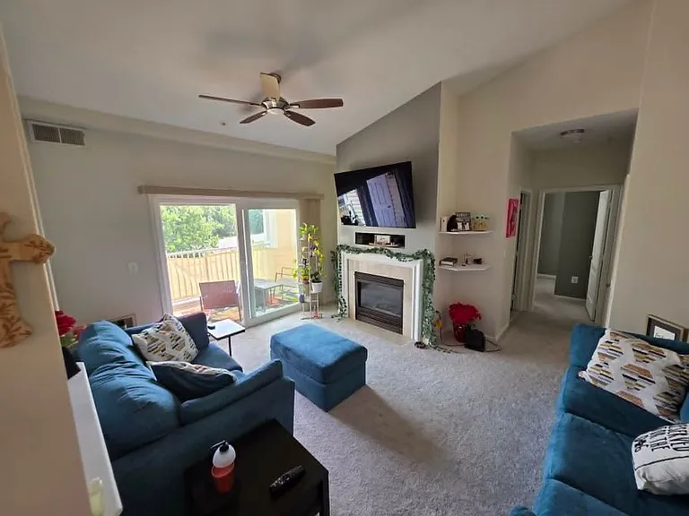 43300 Marymount Ter #300 — Photo 10