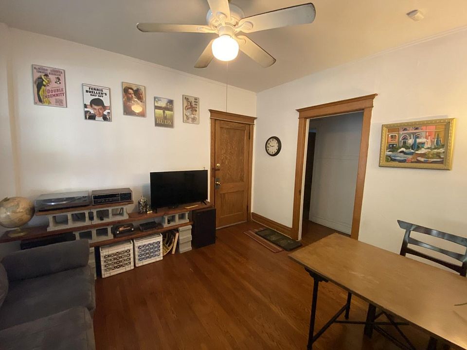 1st image of 2007 W Byron St Unit 1