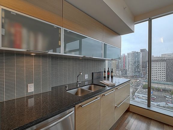 4th image of 820 Blanchard St Unit 1610