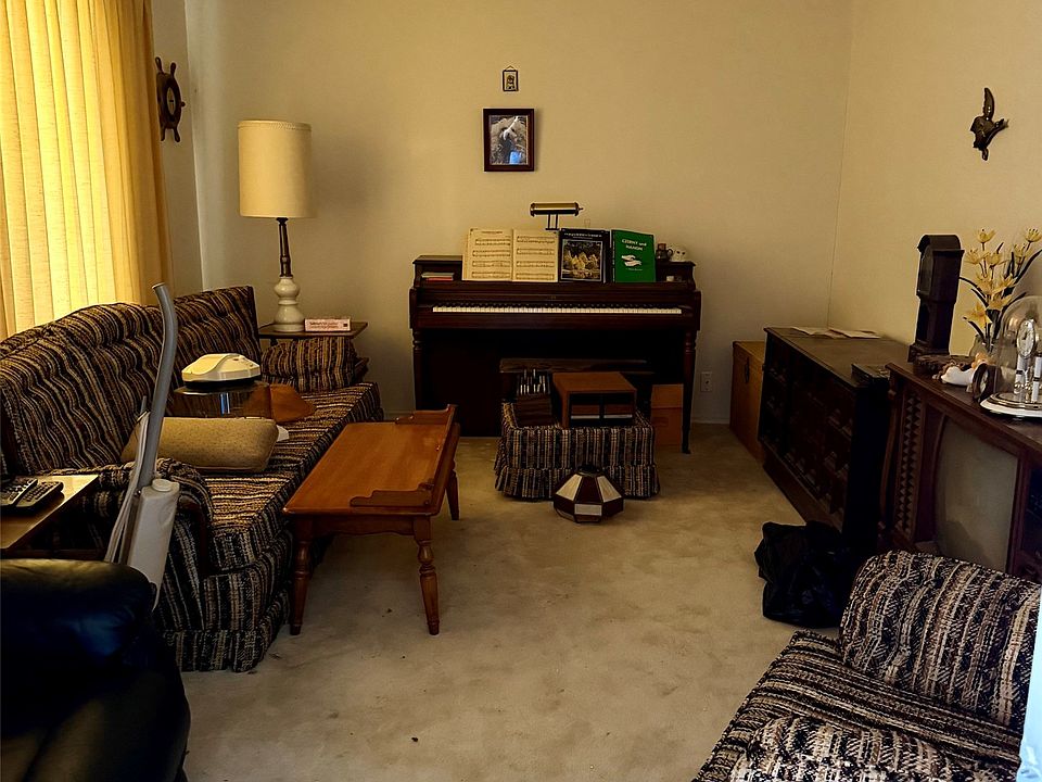 2nd image of 3221 Burgandy Ln