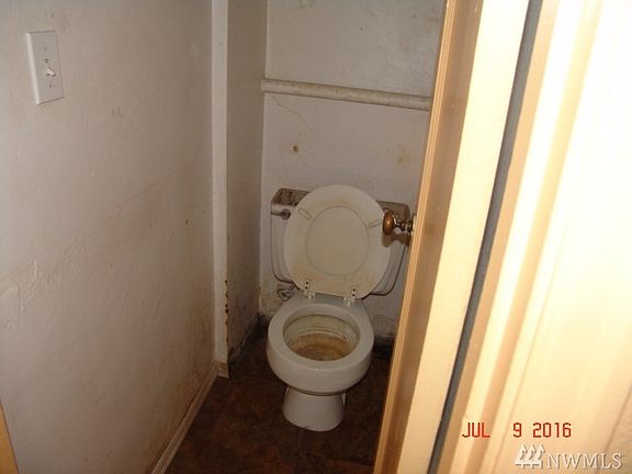 4th image of 1534 Arvon Ave