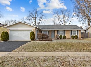 292 Parkchester Rd, Elk Grove Village, IL 60007