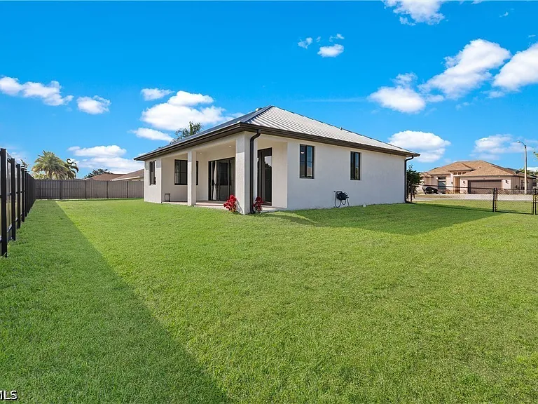 24 Crestwood Cir S — Photo 10