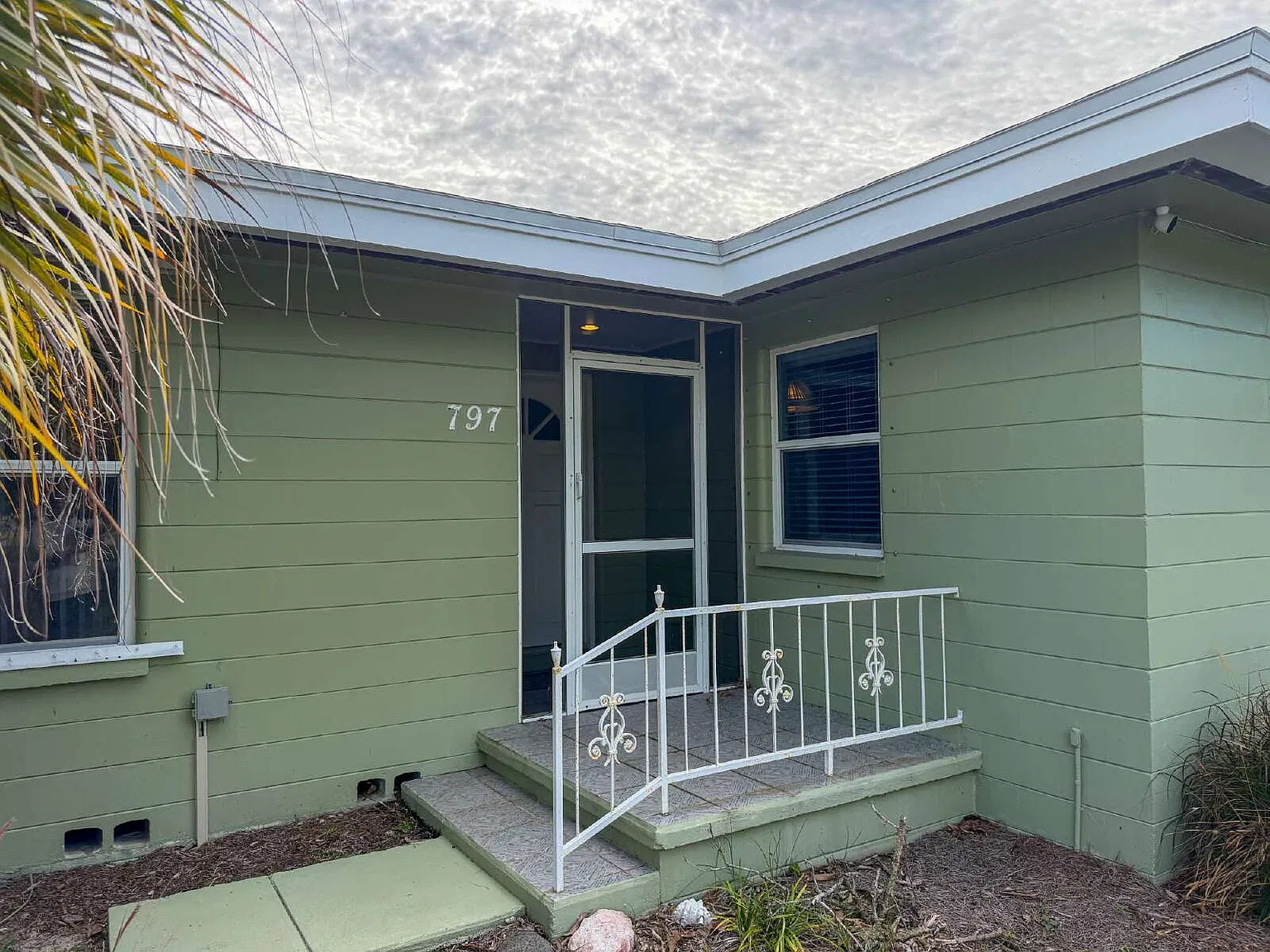 3 bed, 2.0 bath, 1300 sqft, $2,350 — Photo 3
