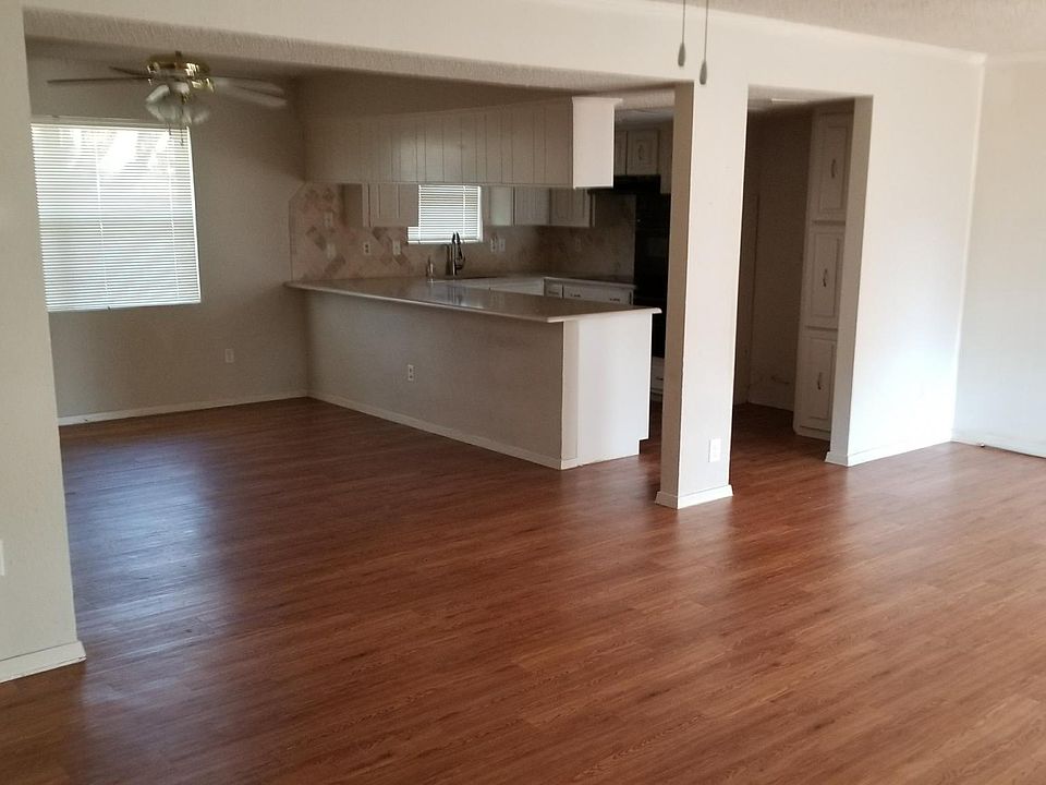 1st image of 2712 Laurel Ln