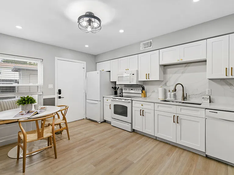 La Palma Ct — Photo 10