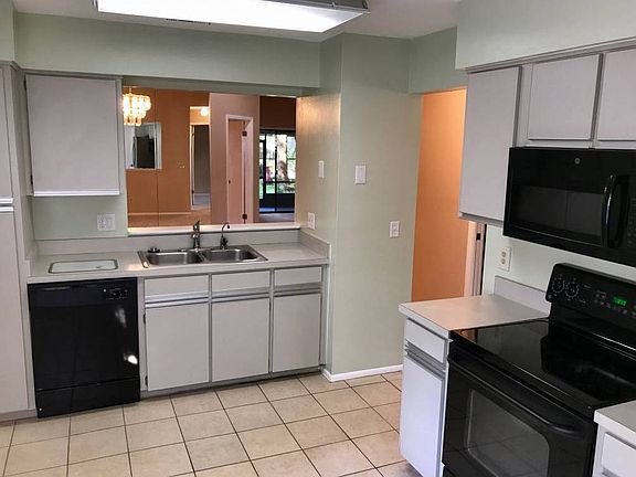 5th image of 2959 Burlington Dr