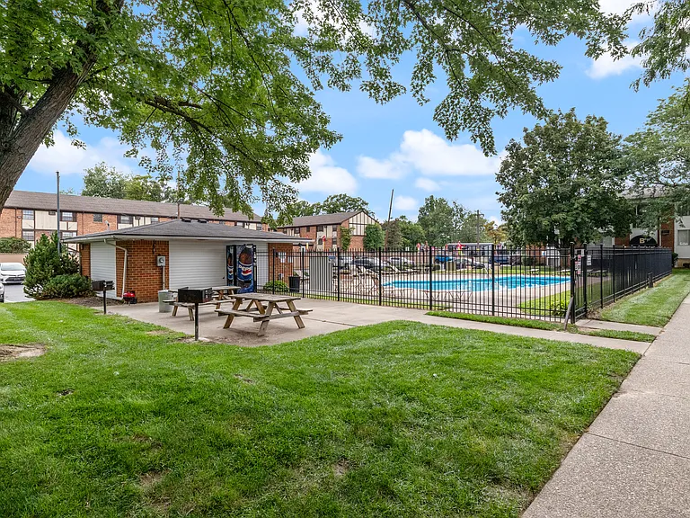 Abbey Run Apartments — Photo 21