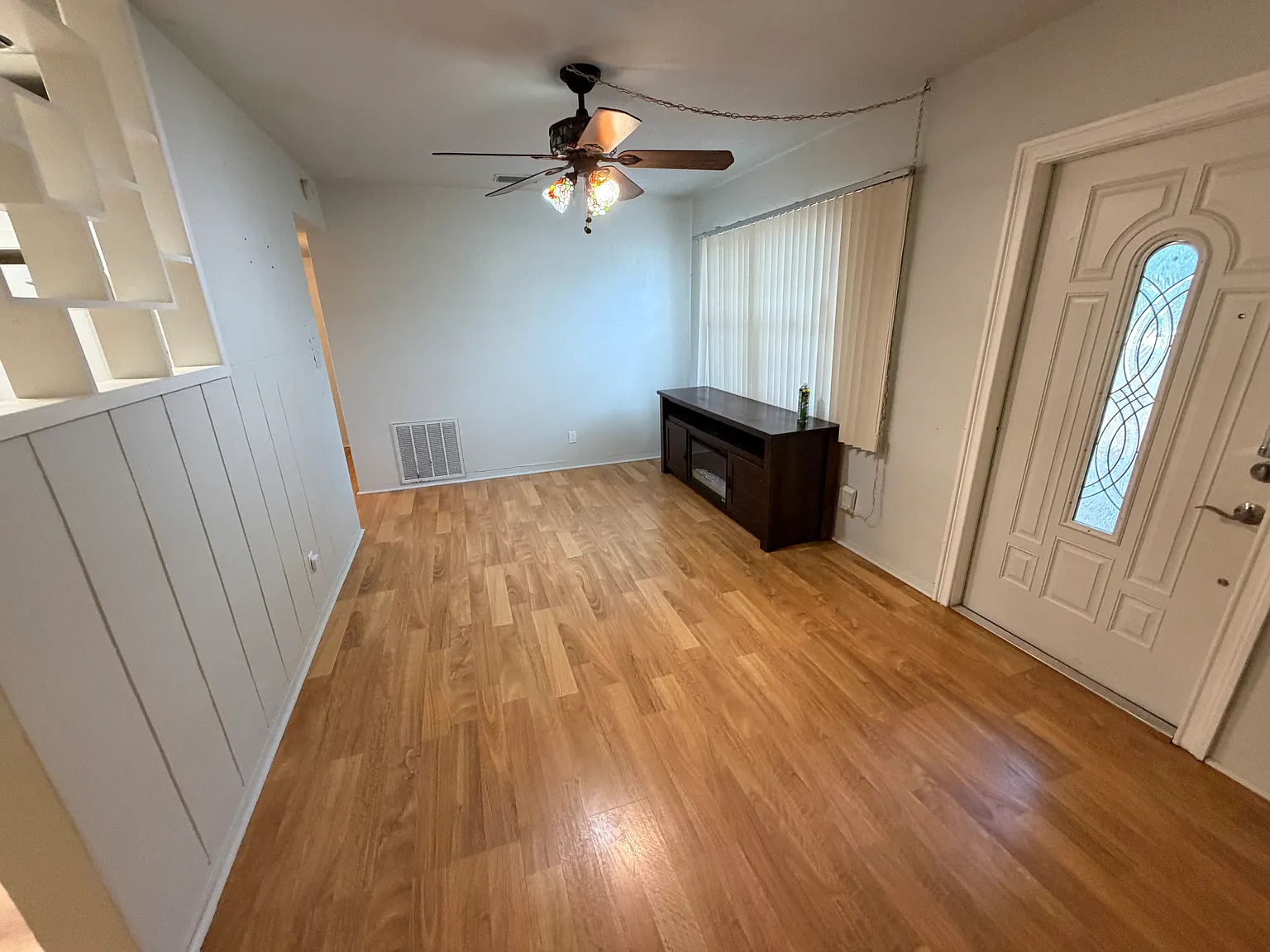 3 bed, 1295 sqft, $2,300 — Photo 2