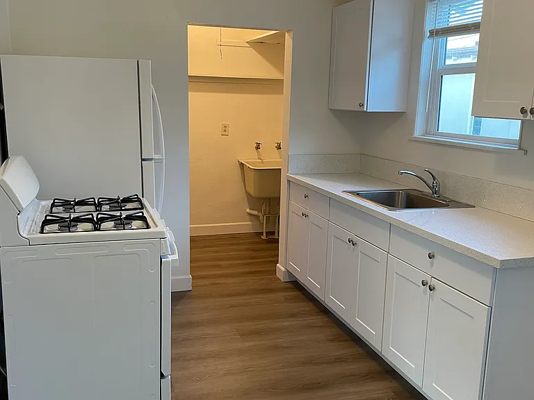 S Chapel Ave — Photo 2