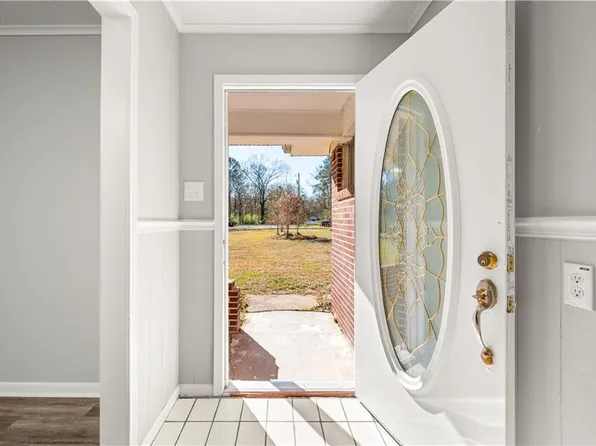 5103 Davis Dr, Pineville, LA 71405