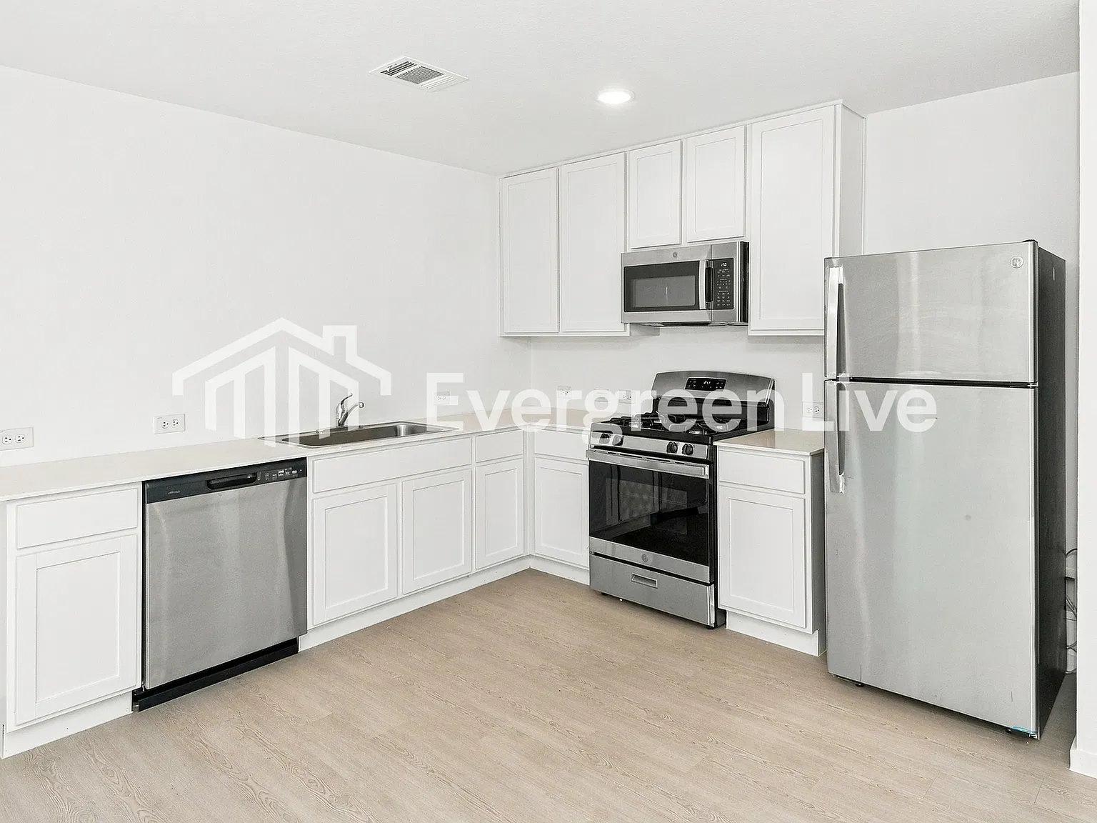 4 bed, 2.0 bath, 1386 sqft, $1,470 — Photo 3