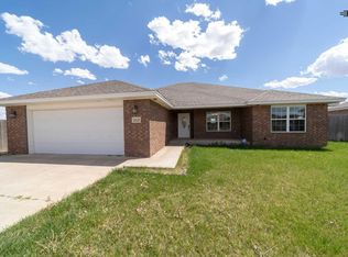 2425 Cobblestone Cir, Clovis, NM 88101