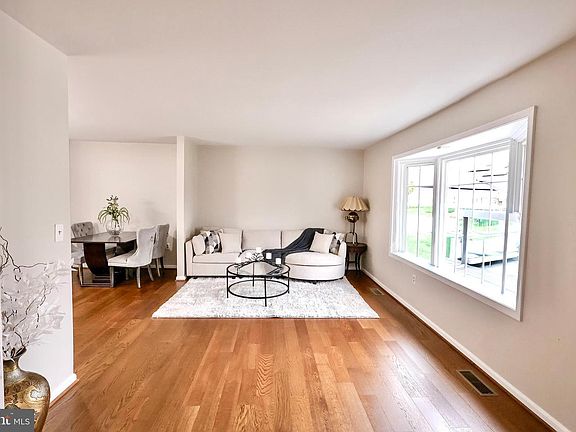 5th image of 2800 Gunarette Way