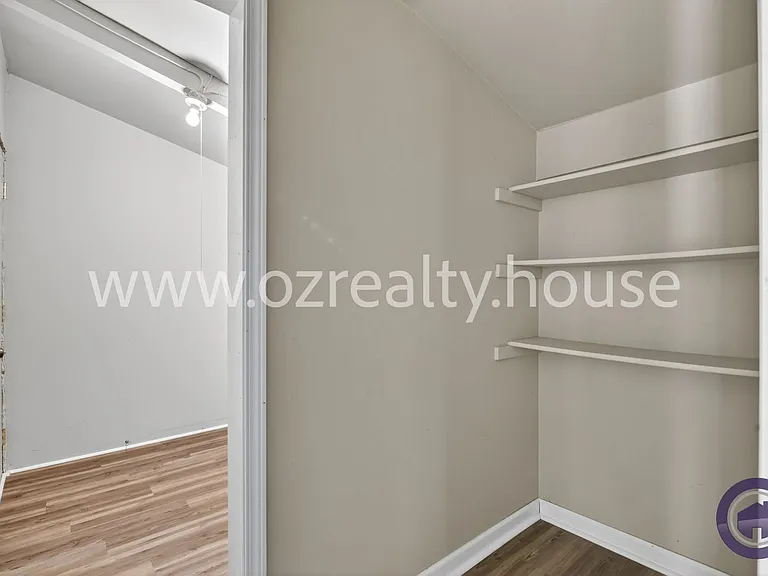 3040 E Lincolnshire Blvd #B — Photo 8