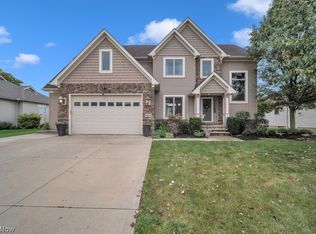 664 E Dawnwood Dr, Seven Hills, OH