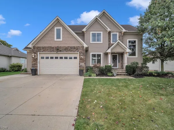 664 E Dawnwood Dr, Seven Hills, OH 44131
