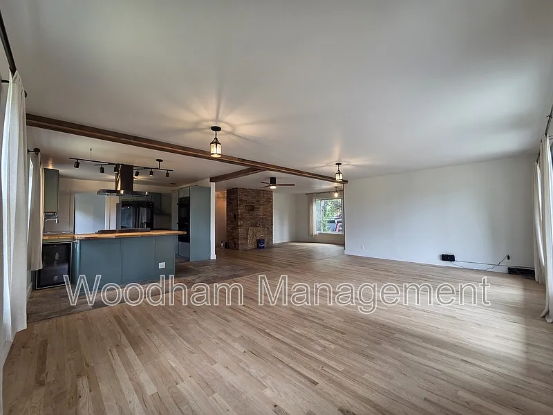 4 bed, 2.0 bath, 2352 sqft, $3,800 — Photo 4