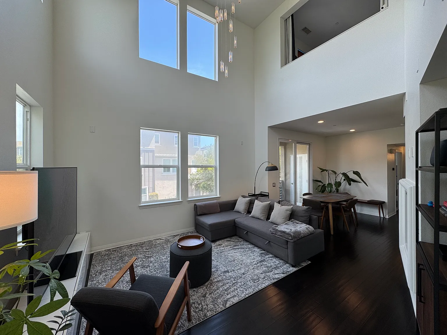 2 bed, 1401 sqft, $4,100 — Photo 4